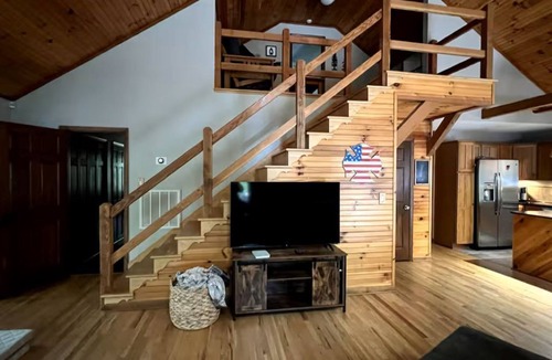 Piney Creek Cabin | River Breeze Mountain Getaway