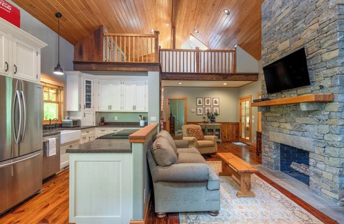 Cullowhee Cottage | River Cat Cottage and Cabin - Private River Access and Close to WCU!