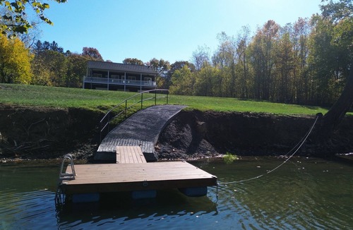 Shenandoah House | RIVER FRONT HOME AMAZING VEIWS AND HOT TUB
