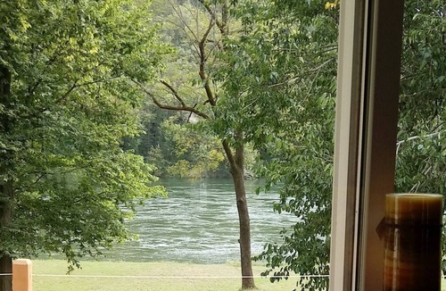 Calico Rock House | River front