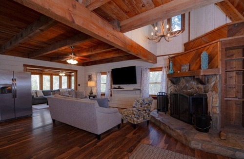 Ellijay Cabin | River Prop · Spacious Rustic River Cabin 5 BR & 3.5 Bath w Hot Tub