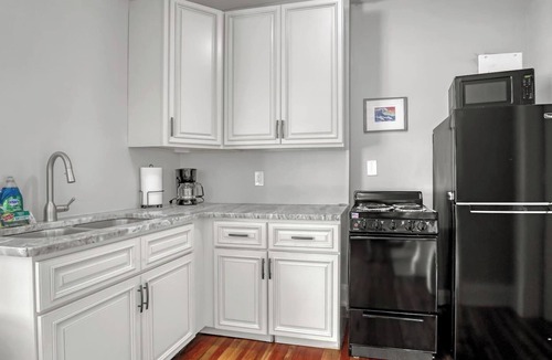 Tropic Apartment | River Views 1bd/1ba FULL APT Kayaks Walk to EGAD q
