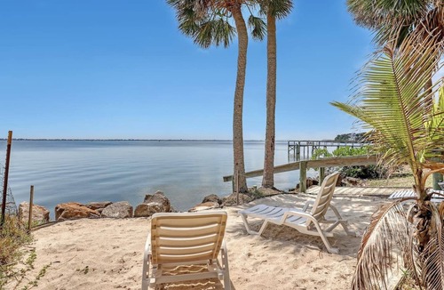 Tropic Apartment | River Views 1bd/1ba FULL APT Kayaks Walk to EGAD q