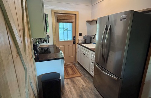 Boonville Cottage | Riverbend Barndominium and Guesthouse Cottage