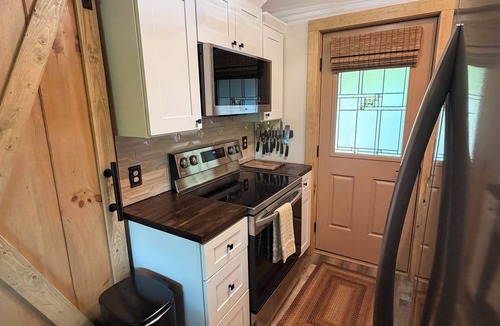 Boonville Cottage | Riverbend Barndominium and Guesthouse Cottage
