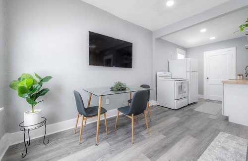 Old Seminole Heights Apartment | "Riverbend Gem" - Studio|Courtyard|TPA Heights