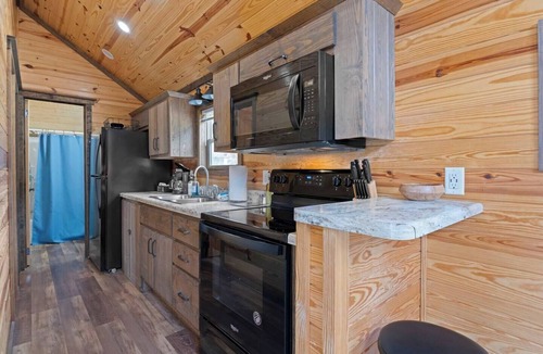 Dillsboro House | Riverfront Cabin, Fish, Hike & 5 Min to Sylva!