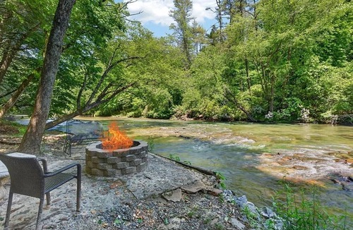 Ellijay Cabin | Riverfront Cartecay - Hot Tub - Firepit - Tubing