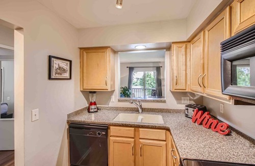 North Capitol Condo | Riverfront Condo | Walk to Broadway