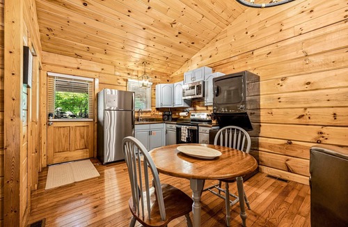 Townsend Cabin | Riverfront | Dog Friendly | Close to GSMNP