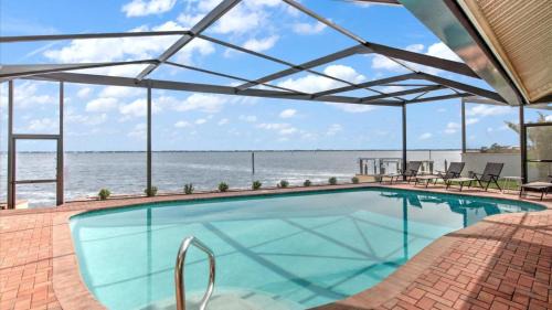 Caloosahatchee Villa | Riverhouse King - Cape Coral Riverfront Escape