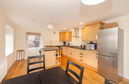 Perth Apartment | Riverside Home In Perth