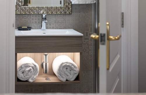 Ely Hotel | Riverside Inn