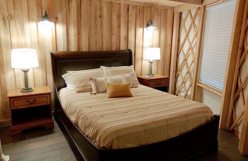 Glen Lyn Cabin | Riverside Mongolian Yurt Glamping Retreat for Six in Virginia
