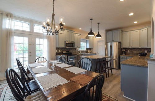 Arden House | Riverside Ranch by AvantStay | Mins to Downtown