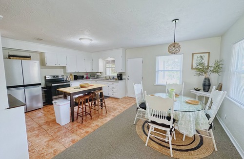 Edgewater House | Riverside Retreat - 3 Kayaks, minutes from the beach, shops and great food!