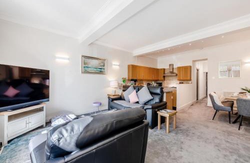 Crawcrook House | Riverview Retreat