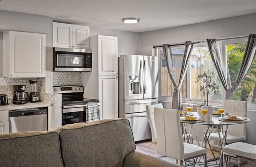 Downtown Fort Lauderdale Apartment | RiverwalkVilla I WaterFront I Dock & Jacuzzi