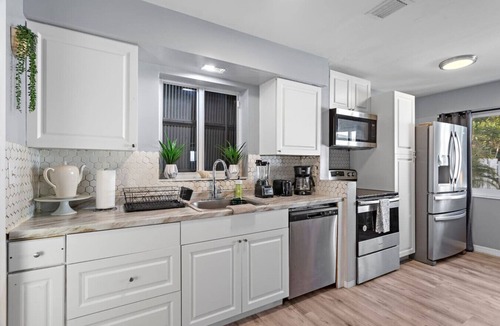 Downtown Fort Lauderdale Apartment | RiverwalkVilla I WaterFront I Dock & Jacuzzi