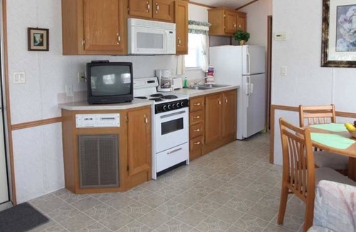 Fort Pierce Cabin | Road Runner Travel Resort - Caravan Park