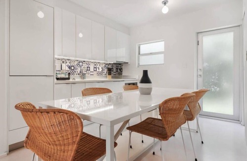 South Pointe House | Roami at 250 Collins | 5 Bed Combo | Next to Beach