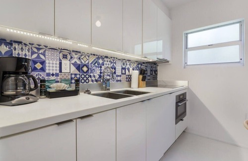 South Pointe House | Roami at 250 Collins | 5 Bed Combo | Next to Beach