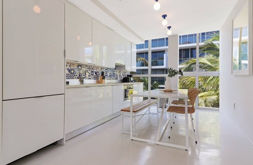 South Pointe Apartment | Roami at 250 Collins