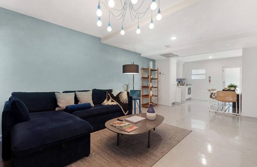 South Pointe Apartment | Roami at 250 Collins