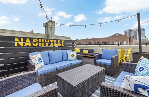 North Capitol House | Robin’s Nest | Rooftop Views + Walk Broadway