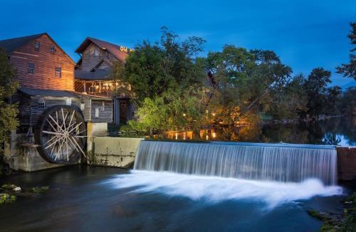 Sevierville House | Rock Around the Clock by American Patriot Getaways