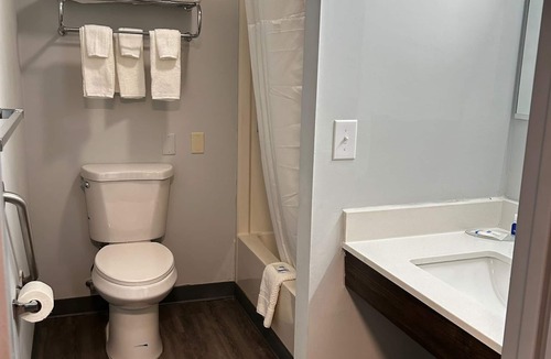 Clemmons Hotel | Rodeway Inn Clemmons - Winston-Salem Area