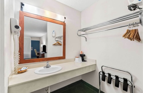 Dalton Hotel | Rodeway Inn Dalton South
