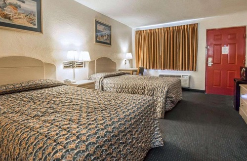 Gainesville Hotel | Rodeway Inn Gainesville - University Area