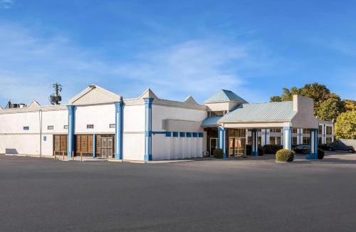 Tucker Hotel | Rodeway Inn Stone Mountain