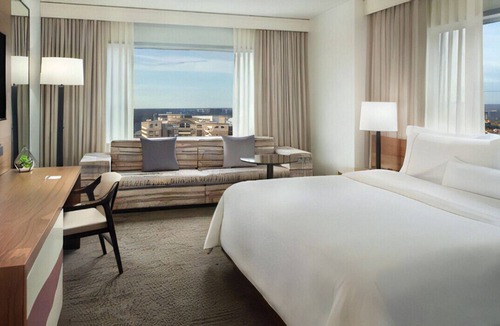 Second Ward House | Romantic 1BR King Suite near Famous Attractions