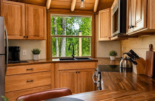 Almo Cabin | Romantic Forest Yurt | Private Hot Tub + King Bed