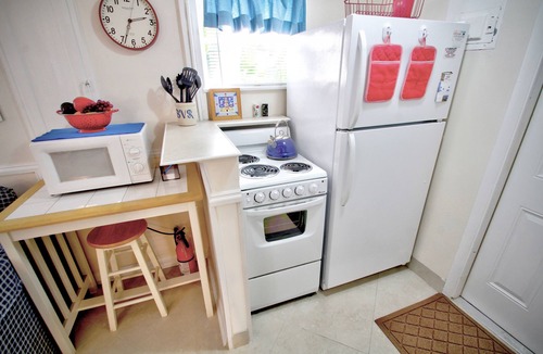 Pompano Beach House | Romantic getaway! Historic cottage 2 blocks to beach