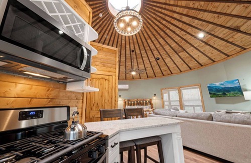 Cherokee Cabin | Romantic Luxury Yurt, Hot Tub & Soaking Tub, Firepit Smoky Mountain NP