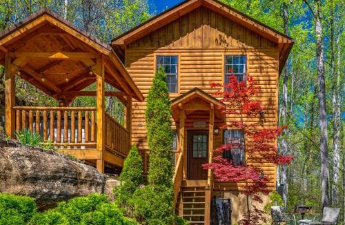 Sevierville House | Romantic Smoky Mtn Cabin Private Hot Tub Quiet Wooded Retreat