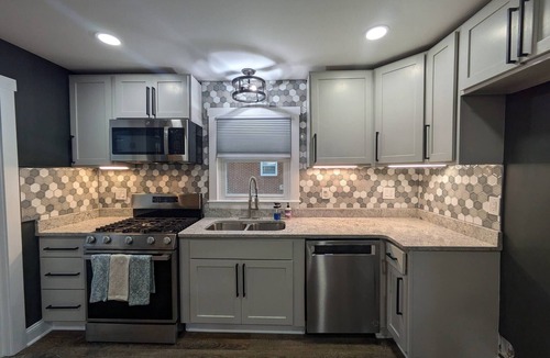 Mount Berry House | Rome's Luxury Bungalow King Beds Kitchen Laundry