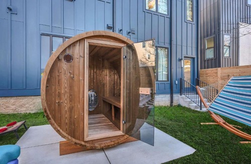 Hurwood Heights House | Rooftop Hot Tub Game Room Barrel Sauna Nashville