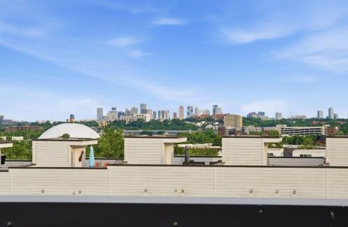 Haynes Area House | Rooftop Skyline Views DT Nash Sleeps 12