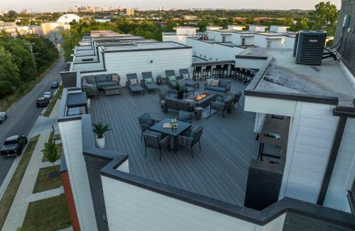 Haynes Area House | Rooftop Skyline Views DT Nash Sleeps 12