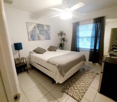 Westgate House | Room 5 minutes from PBI Airport