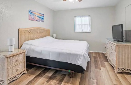 Disston Heights House | Roomy home in the trees