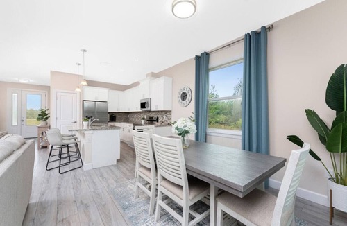 Englewood East House | Rosemont Relaxation-Close to Beaches