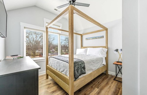 North Charlotte Bed & Breakfast | Rowen Tree Queen Room