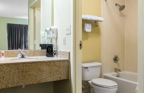 Stockbridge Hotel | Royal Palms INN
