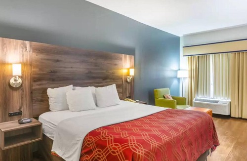Stockbridge Hotel | Royal Palms INN