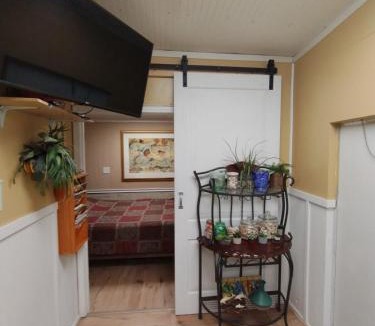 Northeast Pensacola Apartment | Rufi's Retreat